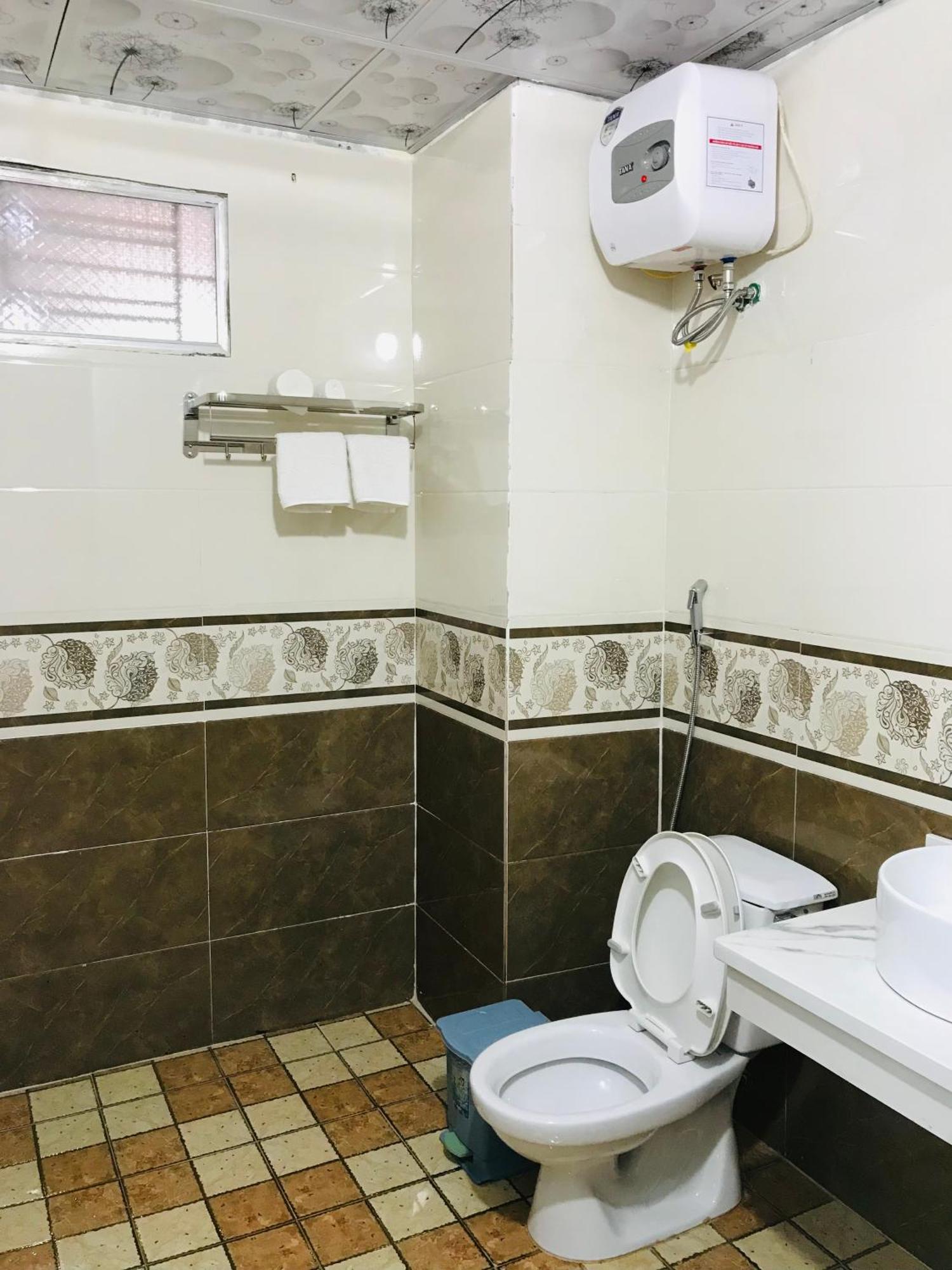 Anh Anh Hotel Бак Ха Екстериор снимка